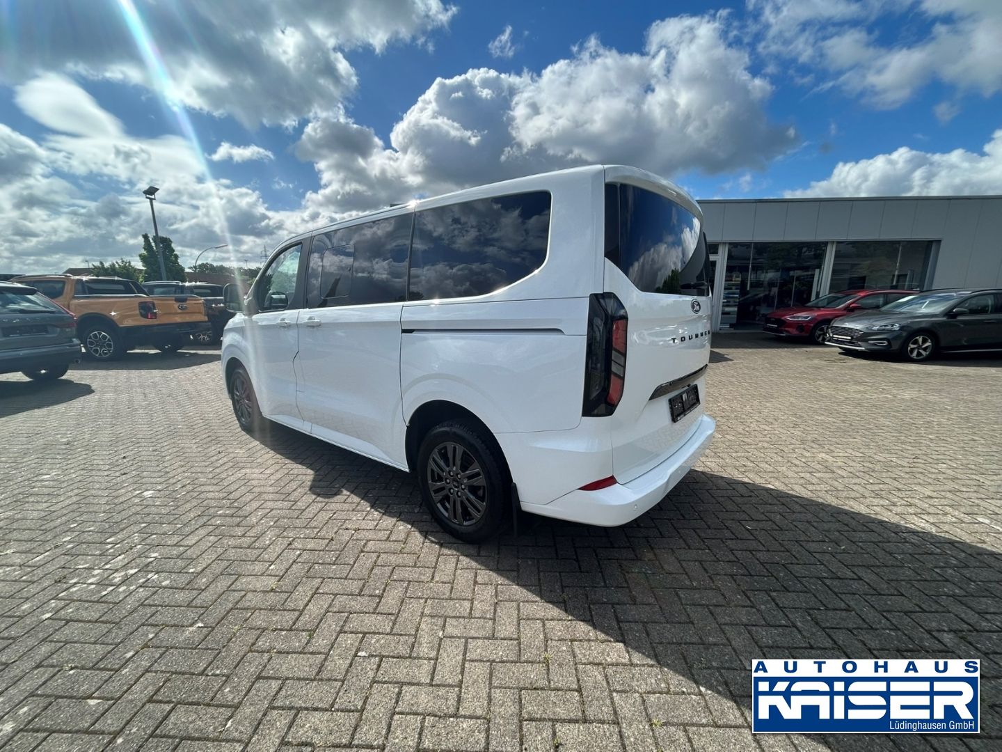 Ford Tourneo Custom L1 Titanium 9sitzer El. AHK Leder foto 3