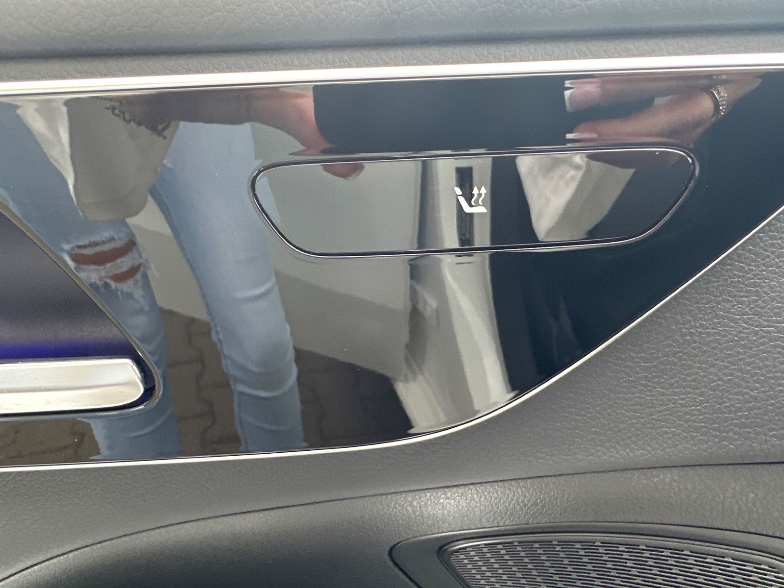 Fahrzeugabbildung Mercedes-Benz C 300 e T Avantgarde NAV+LED+AHK+KAMERA+SHZ