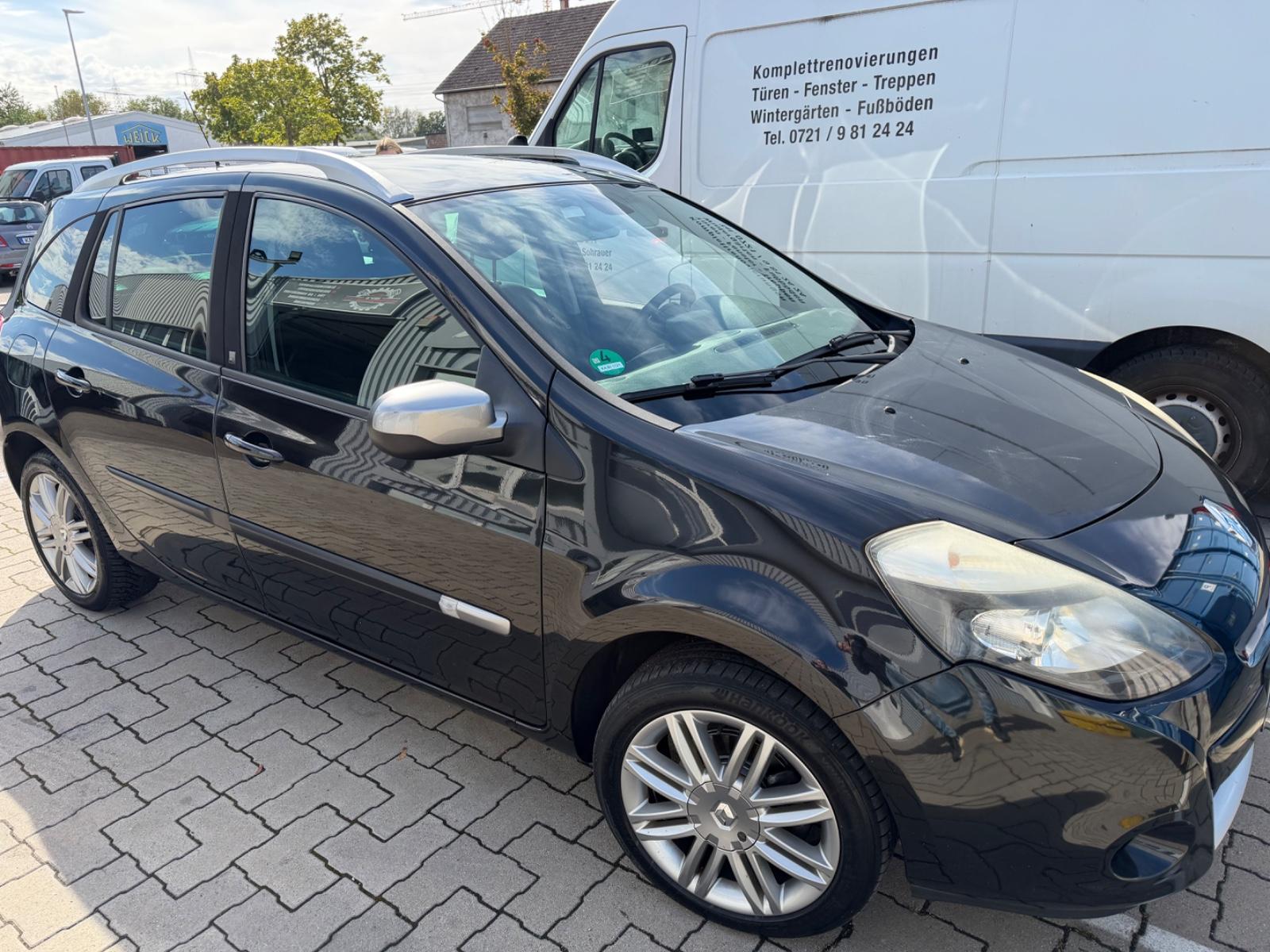 Renault Clio 2011 — rear view