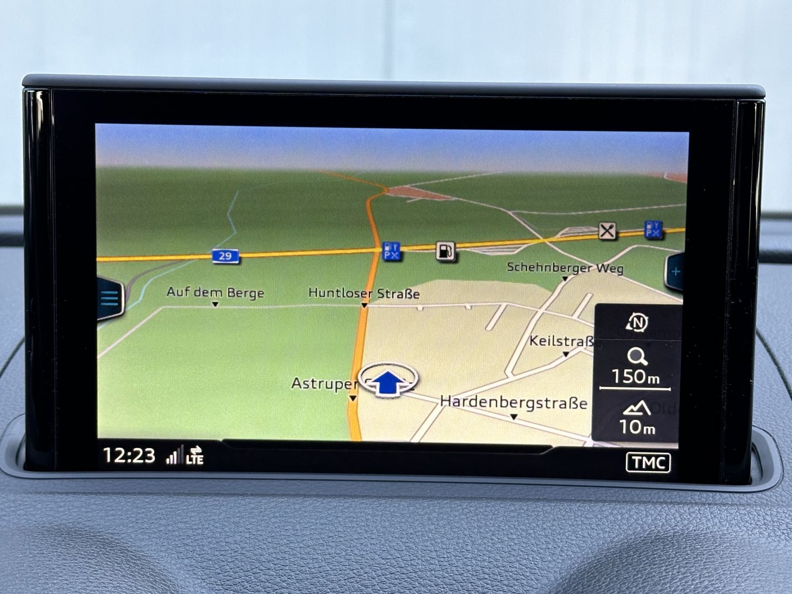 Fahrzeugabbildung Audi A3 SpB 35 TFSI S-Line Black NAV+LED+AHK+DIGDISPL