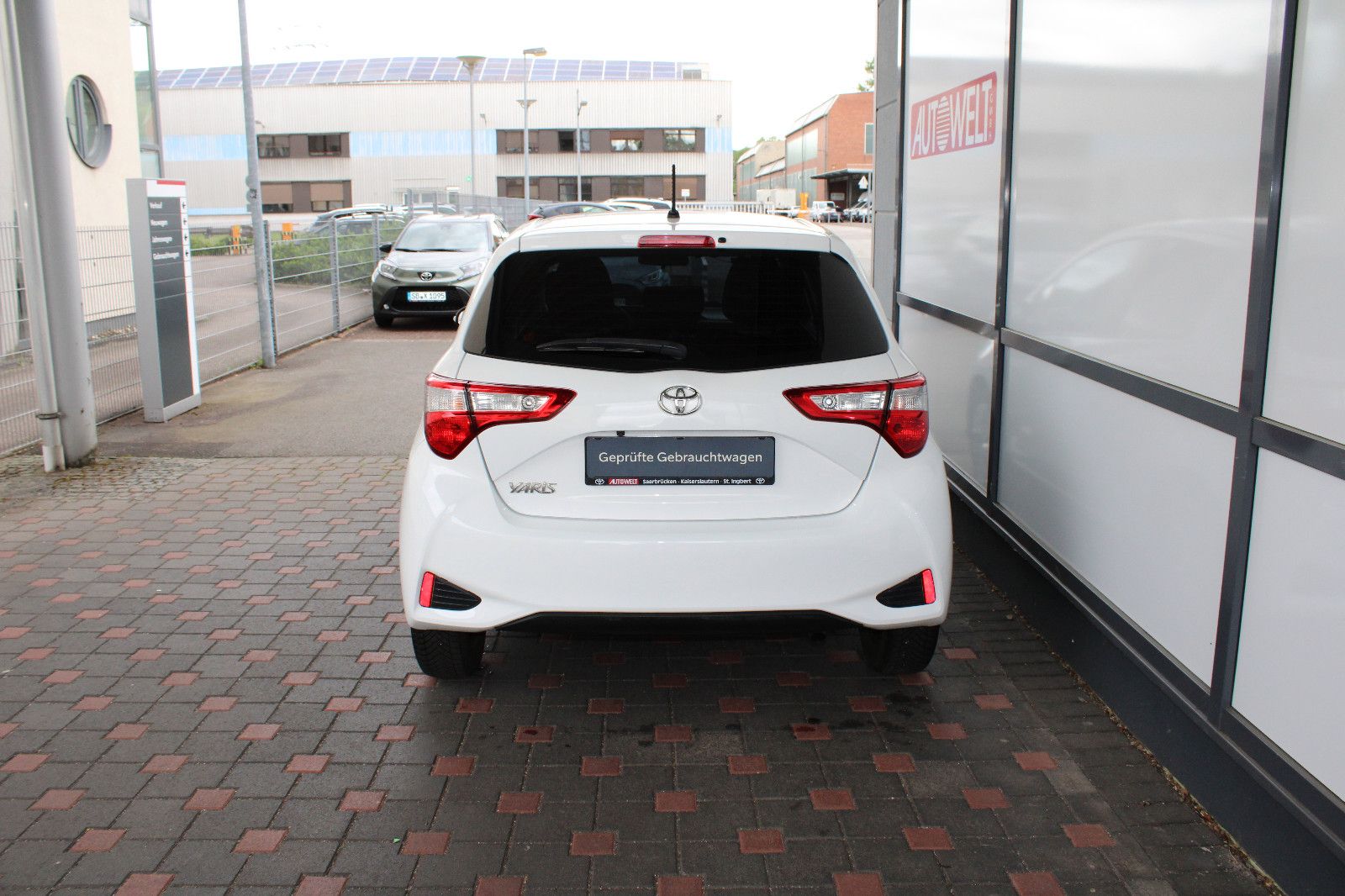 Fahrzeugabbildung Toyota Yaris Comfort 1,5 L 6-Gang *CarPlay*Kamera