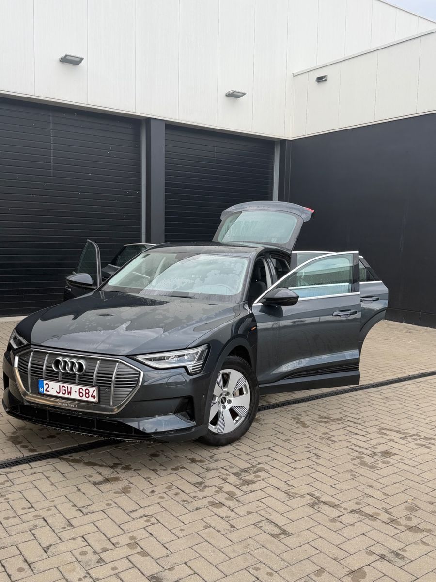 AUDI e-tron 50 quattro -