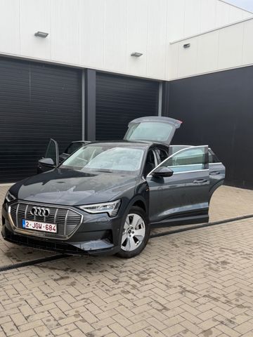 AUDI e-tron 50 quattro -