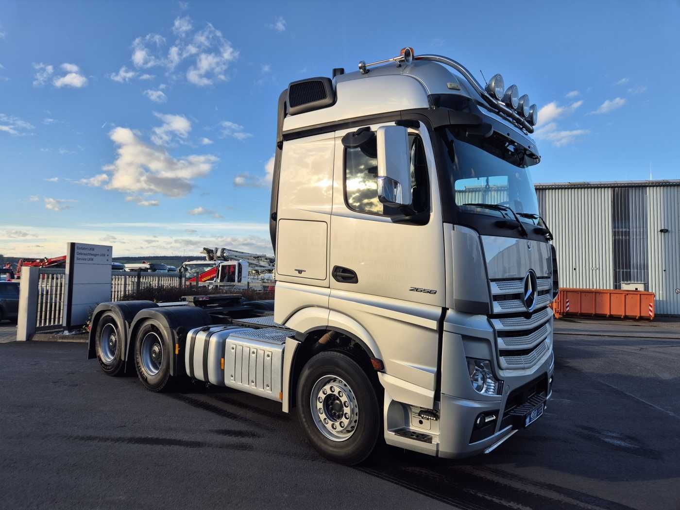 Fahrzeugabbildung Mercedes-Benz Actros 2658 LS 6x4 Turbo Retarder 120t BigSpace