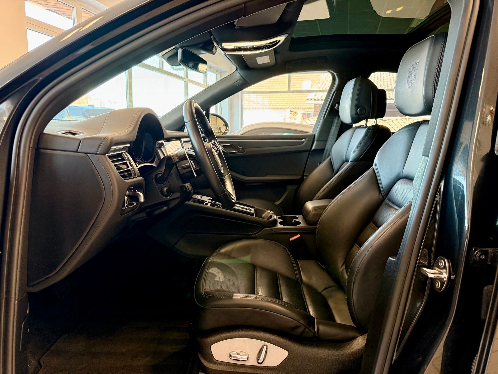 Fahrzeugabbildung Porsche Macan T Burmester/ACC/Panorama/Keyless/APPROVED