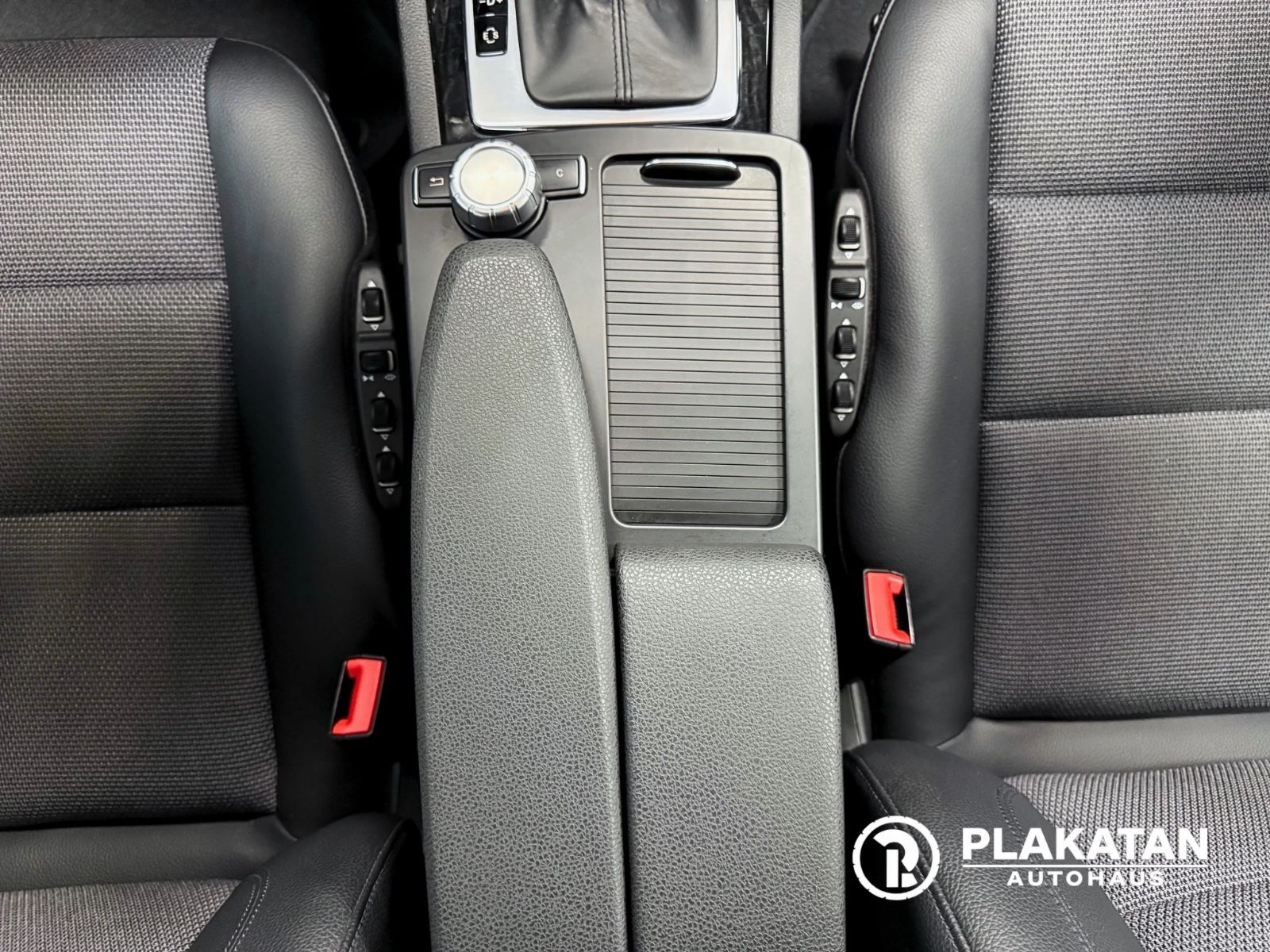 Fahrzeugabbildung Mercedes-Benz C 350 CDI Navi Tempomat Bi-Xenon MB-Service