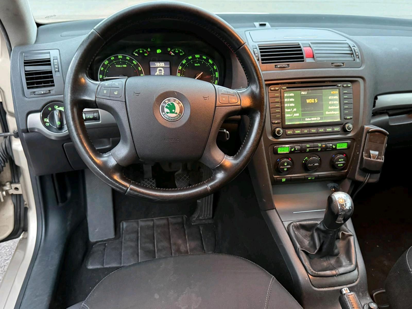 Skoda Octavia 2006 — фото 15