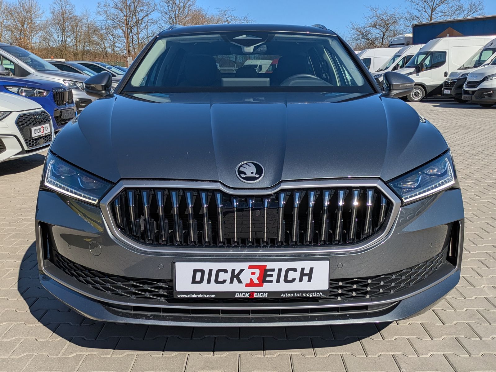 Fahrzeugabbildung SKODA Superb 2.0 TDI 4x4 Selection MATRIX*AHK*PANO*19"