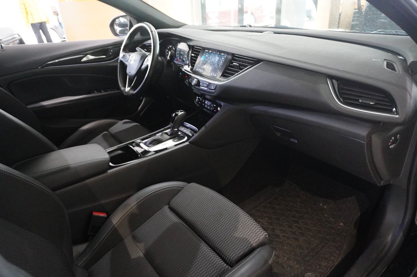 Fahrzeugabbildung Opel Insignia B ST 2.0D BUSI. 4X4 NAVI/LED/KAMERA/DAB