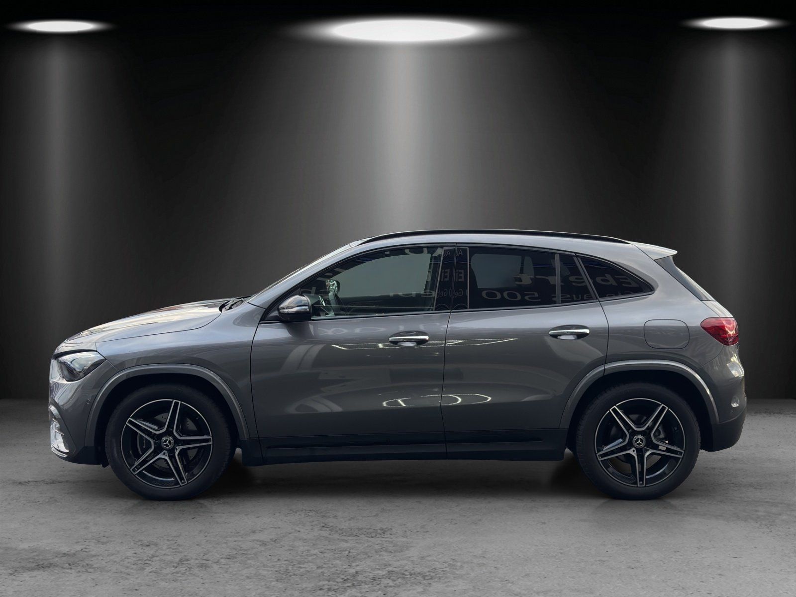 Fahrzeugabbildung Mercedes-Benz GLA 200 d MOPF AMG Premium DISTRO Pano LED KeyGo