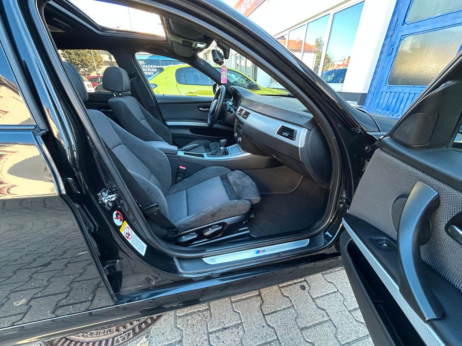 BMW 320i 2.0 170ch PACK M BVM Shadow line Sièges sport Toit ouvrant - 2EME MAIN
