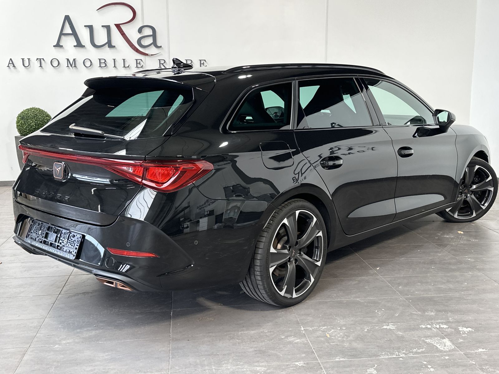 Fahrzeugabbildung CUPRA Leon Sportstourer 1.4 VZ e-Hybrid NAV+LED+VC+KAM