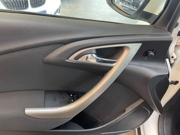 MYAUTOCENTER – Gebraucht- und Jahreswagen mit Werkstattservice in Pfaffenhofen Opel Astra J Sports Tourer Design Edition *PDC*Klima*