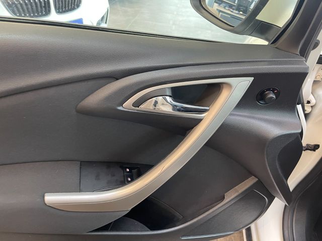 MYAUTOCENTER – Gebraucht- und Jahreswagen mit Werkstattservice in Pfaffenhofen Opel Astra J Sports Tourer Design Edition *PDC*Klima*