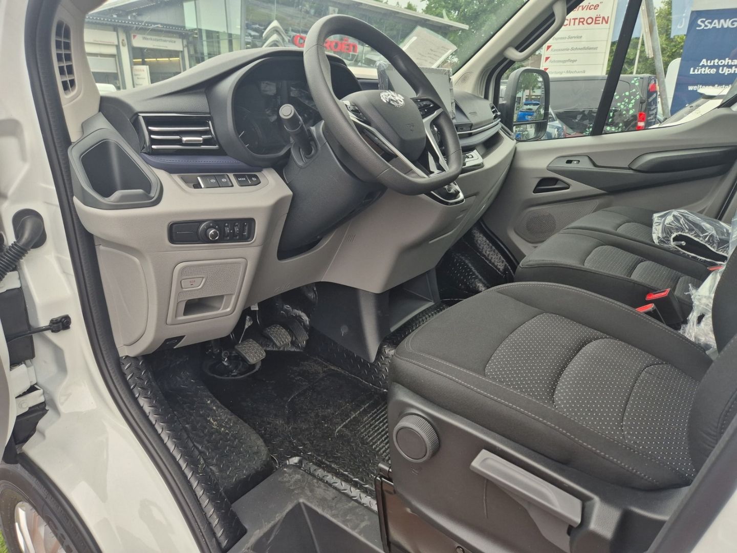 Fahrzeugabbildung Maxus Deliver9 KW 2.0 L3H2 FWD Luxury LED CarPlay DAB