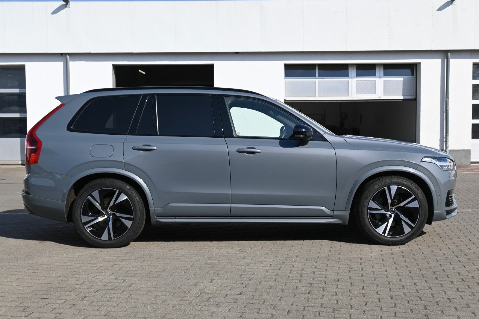 Fahrzeugabbildung Volvo XC90 R Design RC T8 Plug-In Hyb.AWD*LUFT*AHK*LED