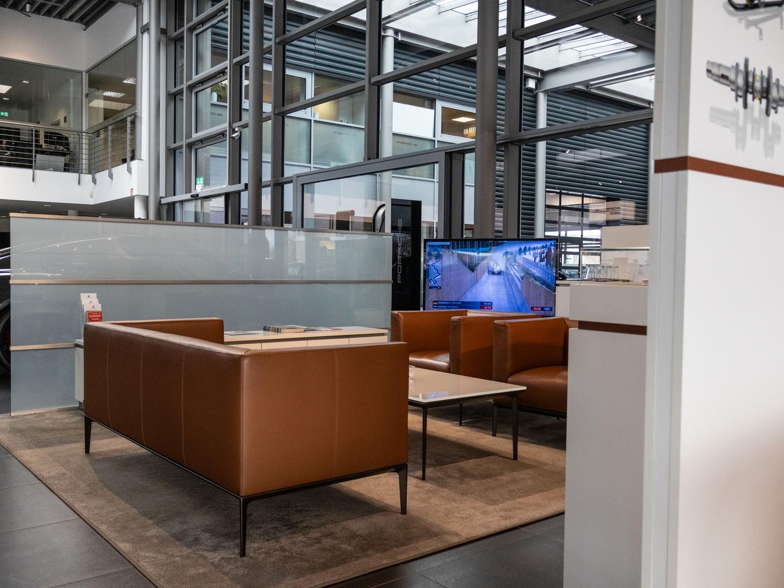 showroom-image-top