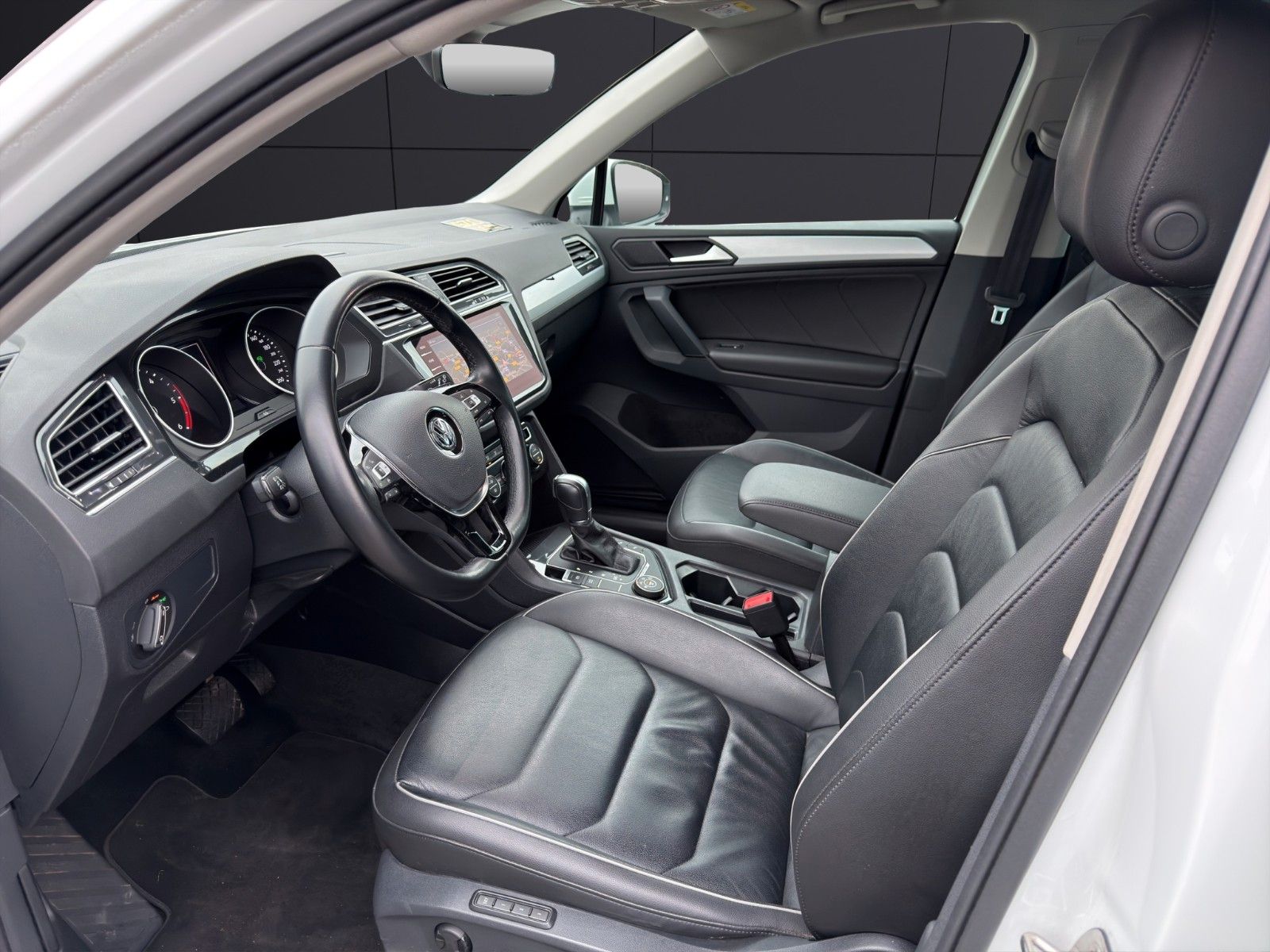 Fahrzeugabbildung Volkswagen Tiguan 4Motion*Navi*Kamera*SitzHZ*Memory*Pano*