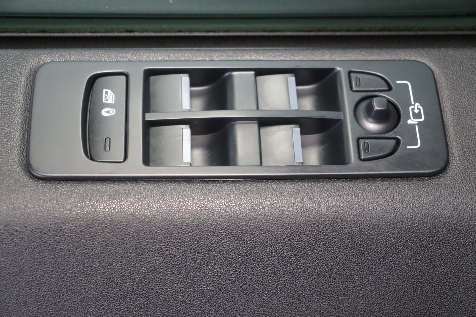 Fahrzeugabbildung Land Rover Discovery Sport 2.0 TD4 SE AWD