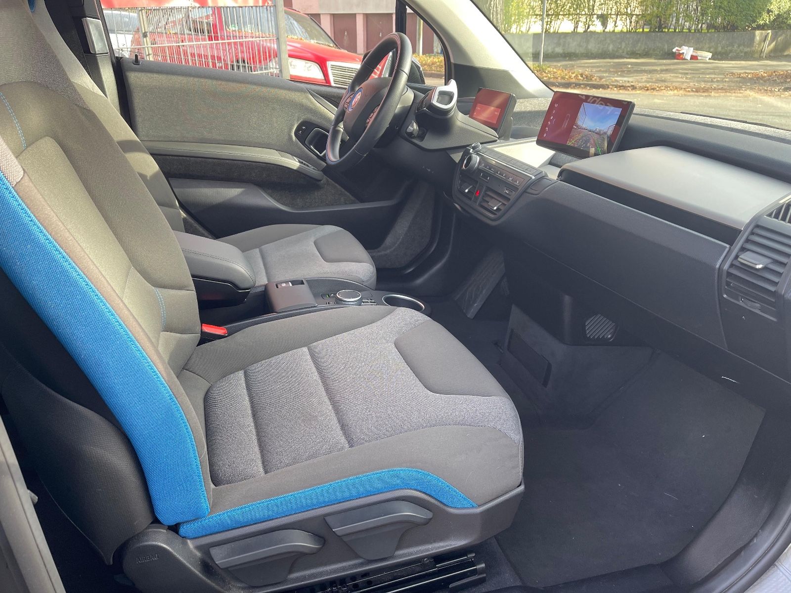 Fahrzeugabbildung BMW i3s KAMERA*SHZ*Business-Paket*20ZOLL*LED