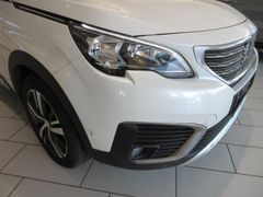 Fahrzeugabbildung Peugeot 5008 Allure 1.5D NAVI/LED/SHZ/AHK/PDC&CAM/ACC