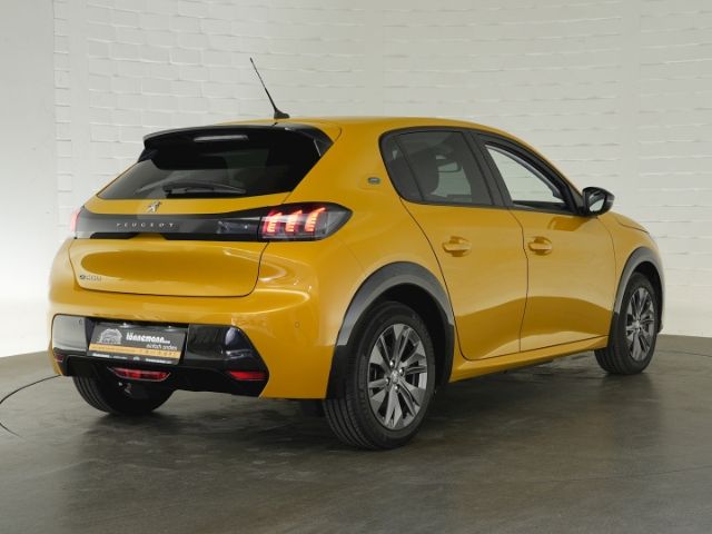 e-208 ALLURE PACK 50kWH+RÜCKFAHRKAMERA+SITZHEIZU