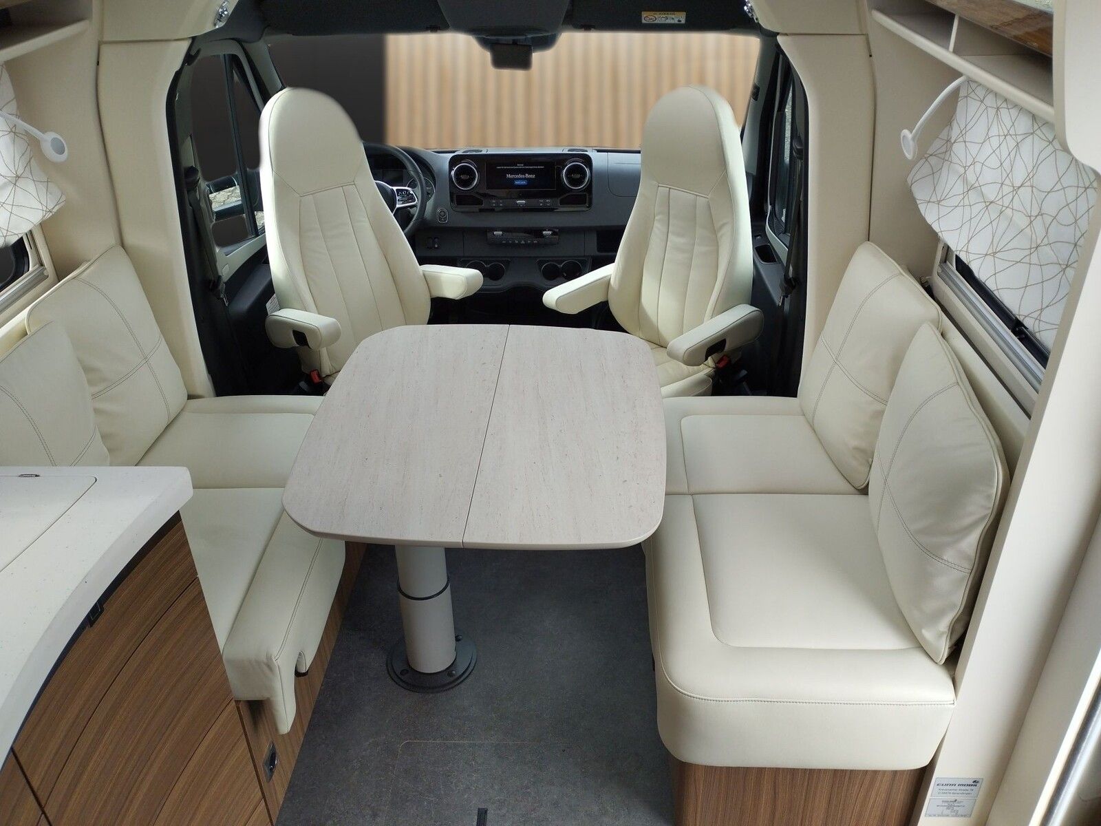 Fahrzeugabbildung Eura Mobil Contura CT 766 EF Luminary Paket, Markise