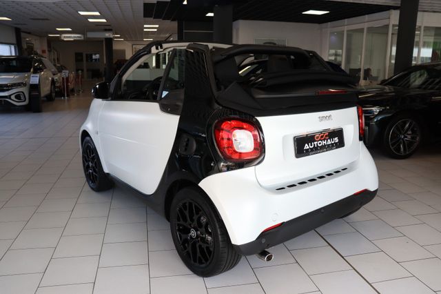 Fahrzeugabbildung Smart ForTwo Cabrio|AUT.|NAVI|LEDER|SHZ|JBL|LED
