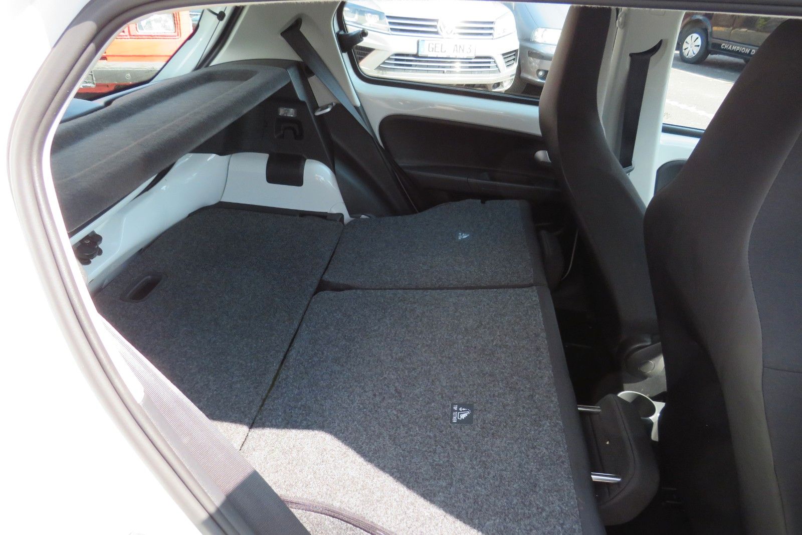 Fahrzeugabbildung Volkswagen up! 4 TÜREN KLIMA TELVOR DAB KAMERA PDC GRA 1.H