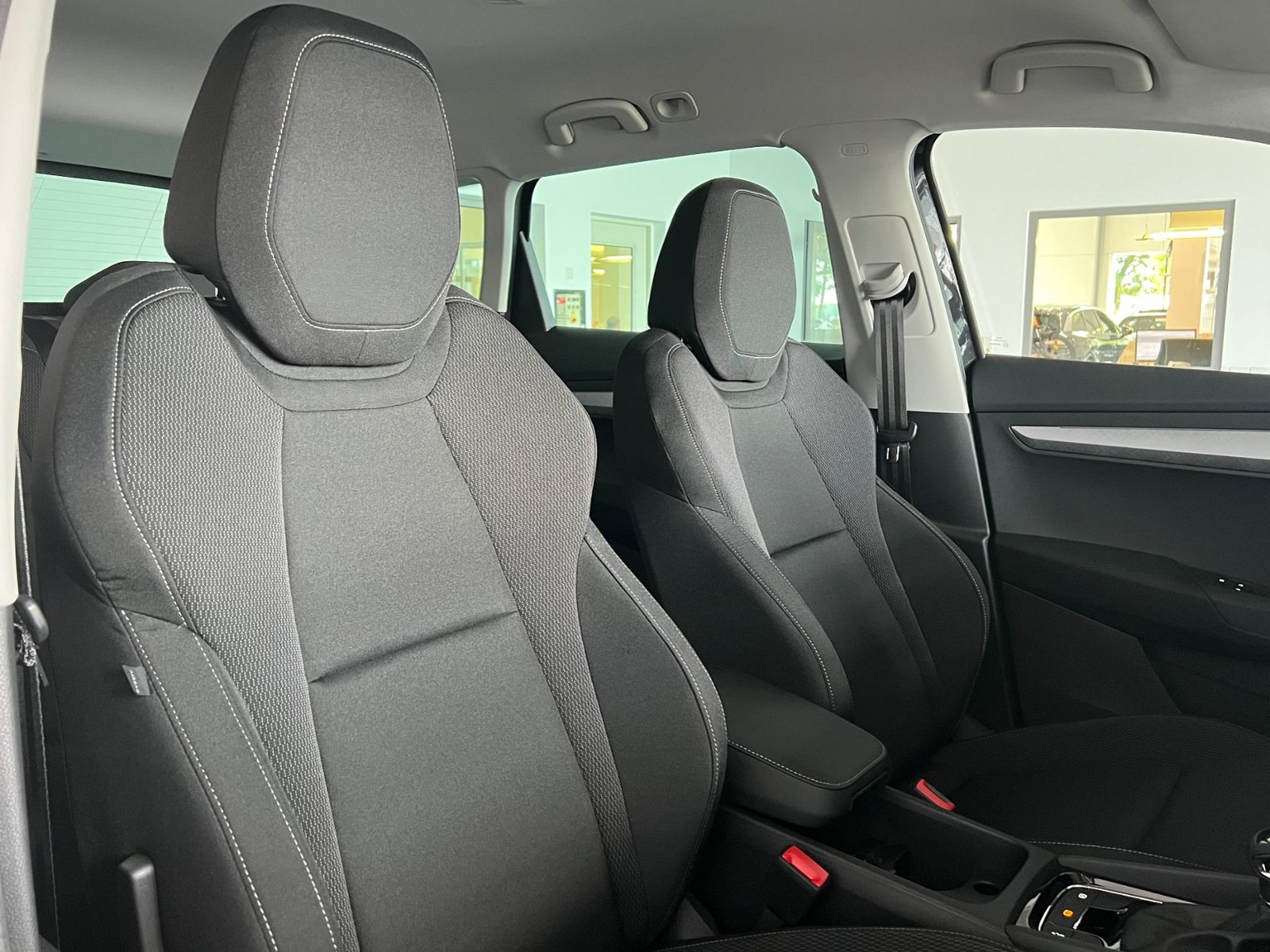 Fahrzeugabbildung SKODA Karoq Tour 1.5 TSI DSG *AHK, Matrix-LED*