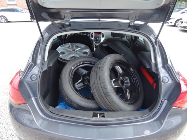 Fahrzeugabbildung Opel Astra J Lim. 5-trg. Design Edition/2.Hd/Klima/