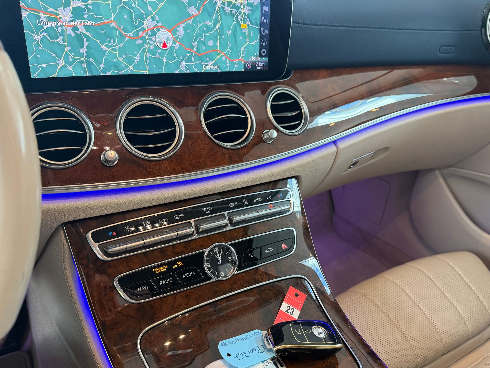 Fahrzeugabbildung Mercedes-Benz E 300 de/AMG/HEAD-UP/VIRTUAL/AMBIENTE/BURMESTER/