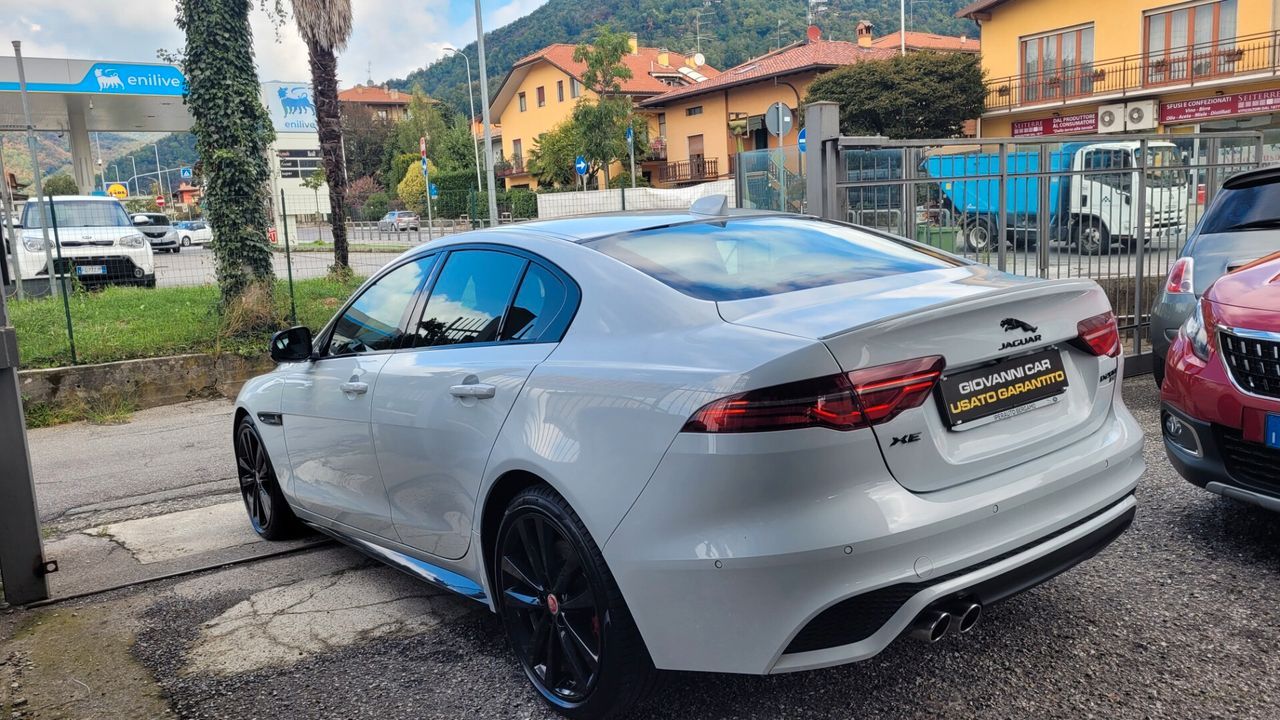 Jaguar XE 2.0 D 204 CV AWD 4X4 Dynamic Black imagem 3