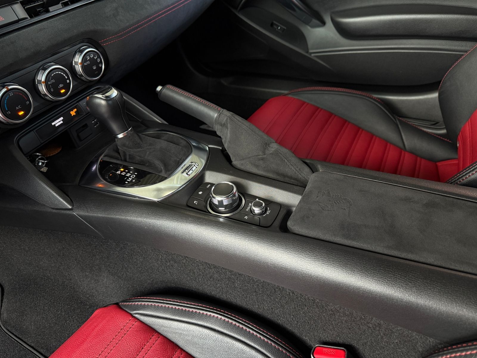 Fahrzeugabbildung Abarth 124 Spider GT HARDTOP LED LEDER