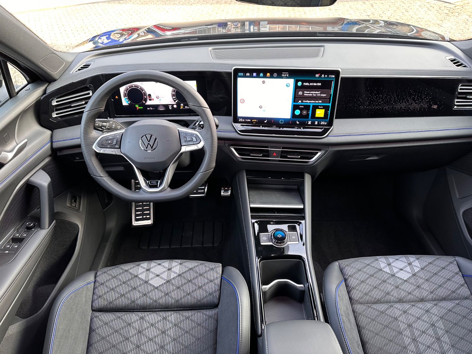 Fahrzeugabbildung Volkswagen Tiguan R-Line 1.5 eTSI AHK/Matrix/Navi/APP/ACC