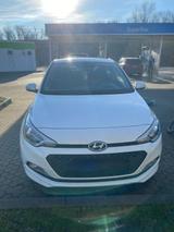 Hyundai i20 weiß Reifen/TÜV NEU - Hyundai: Reifen
