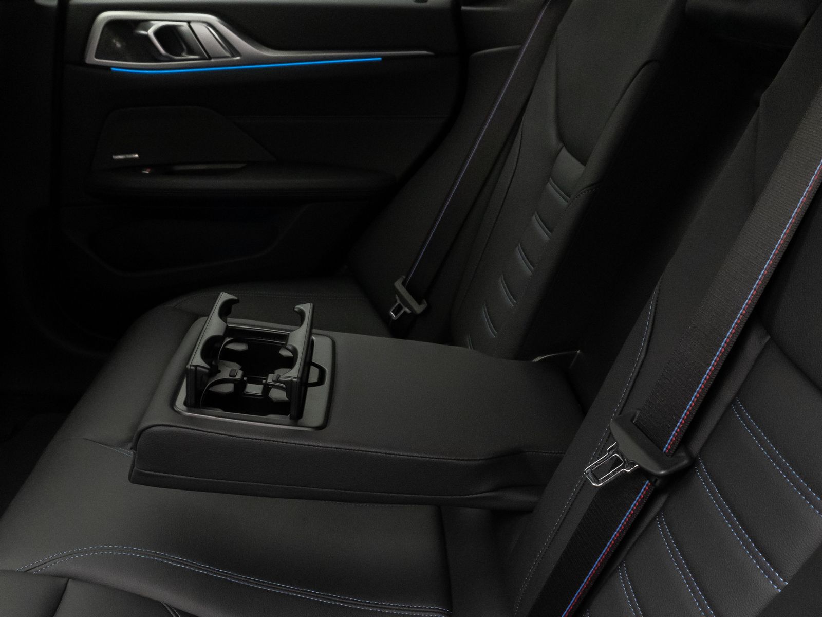 Fahrzeugabbildung BMW i4 M50 Gran Coupé Laser 360°DAB H/K Komfort 19"