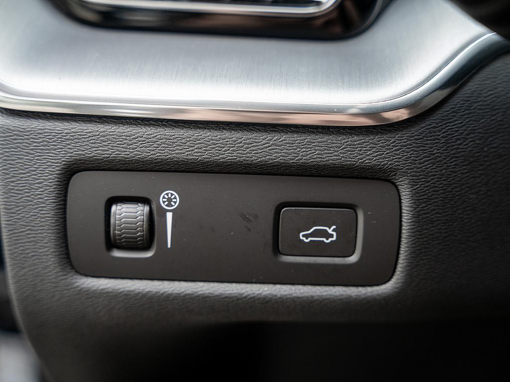 Volvo XC60 B4 Momentum Pro LED SCHEINWERFER ACC KAMERA
