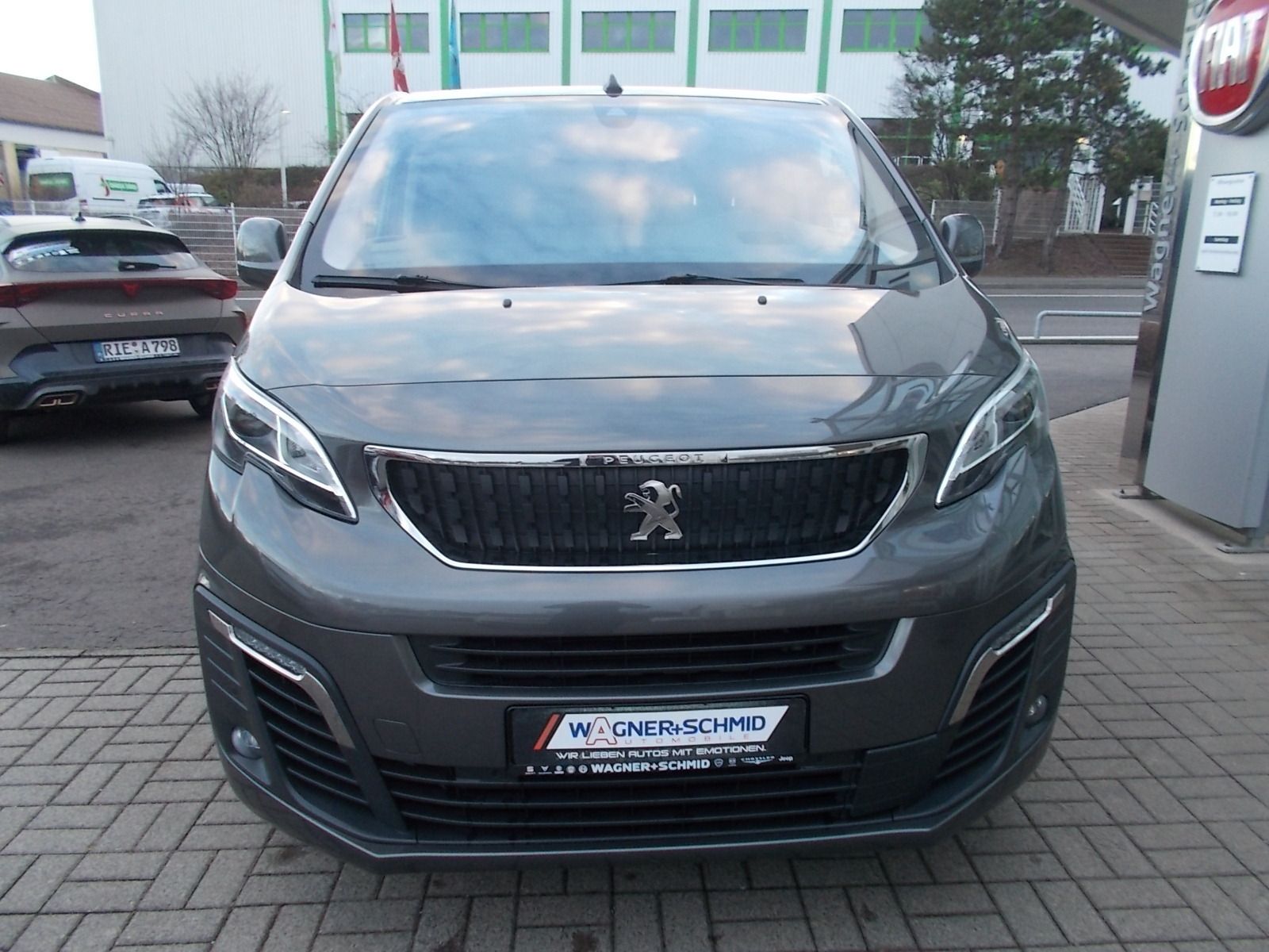 Fahrzeugabbildung Peugeot Traveller 2.0 BlueHDi 145 L2 Allure LEDER + PANO