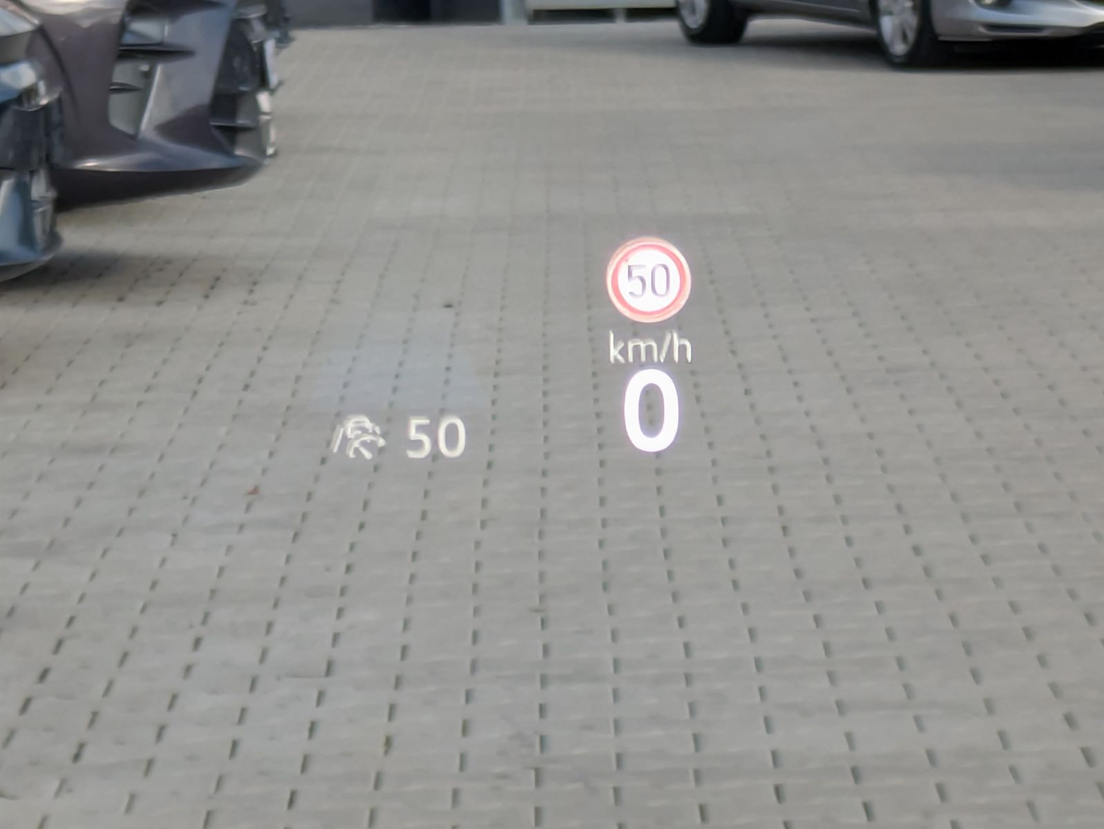 Fahrzeugabbildung Volkswagen Tiguan 2.0 TDI 4M R-Line PANO*H&K*AHK*MATRIX*20"