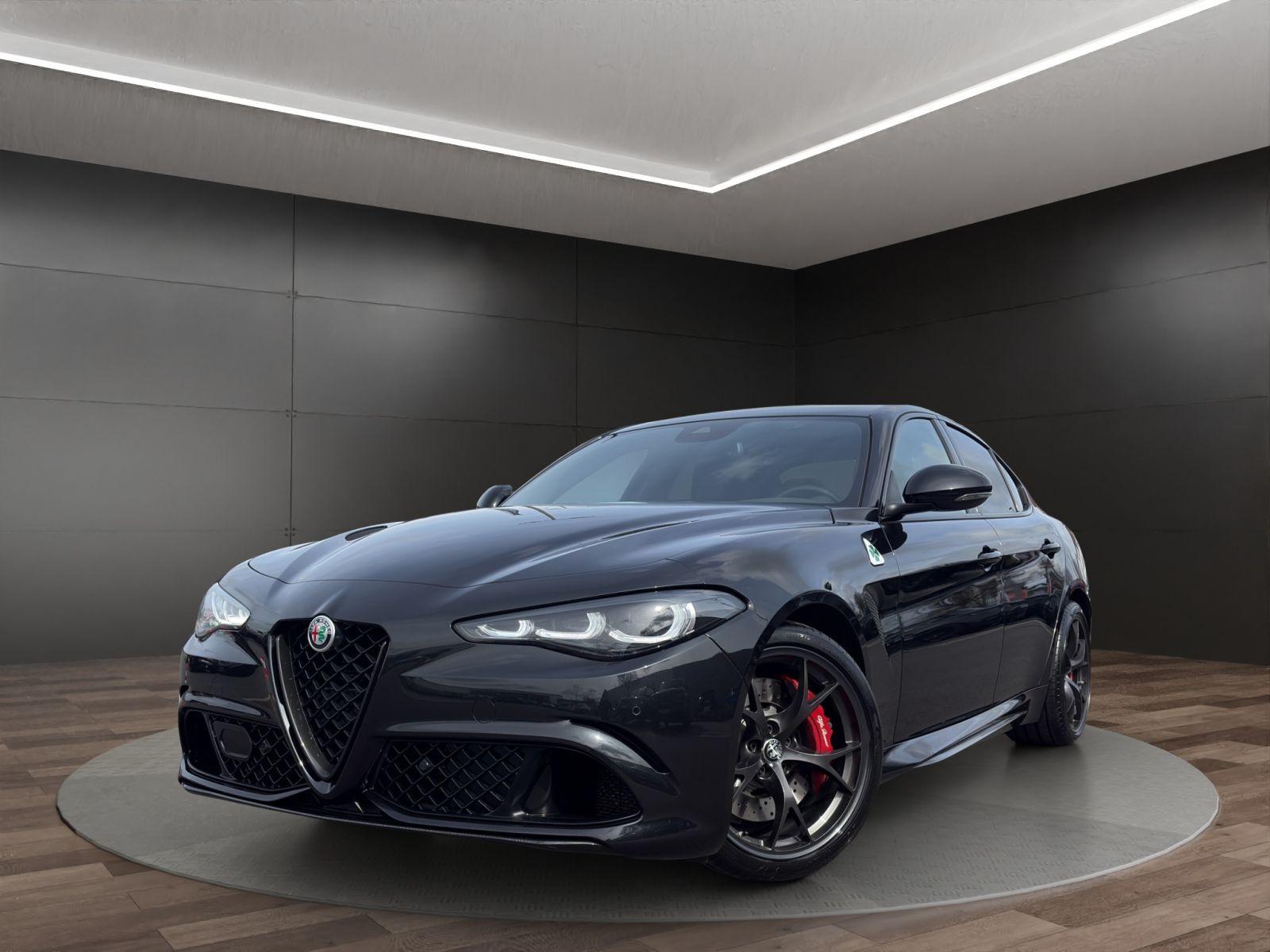 Alfa Romeo Giulia Quadrifoglio V6 LED Verkehrszeichenerke.