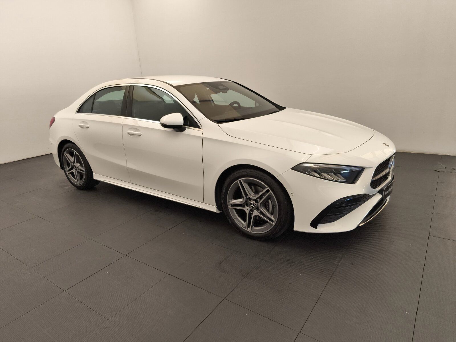 Mercedes-Benz A 180 Limousine AMG Advanced RüCam LED Winterpak foto 4