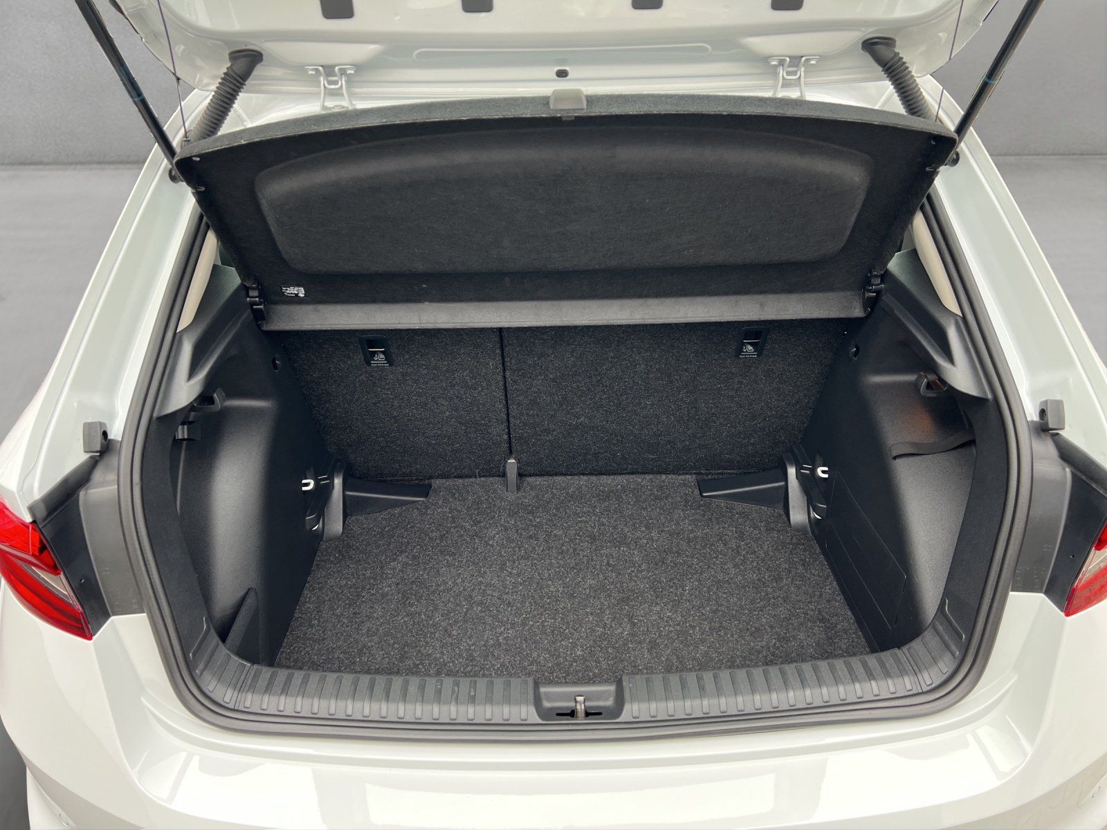 Fahrzeugabbildung SKODA Fabia 1.0 TSI Selection DSG/KAMERA/ACC/SHZ/
