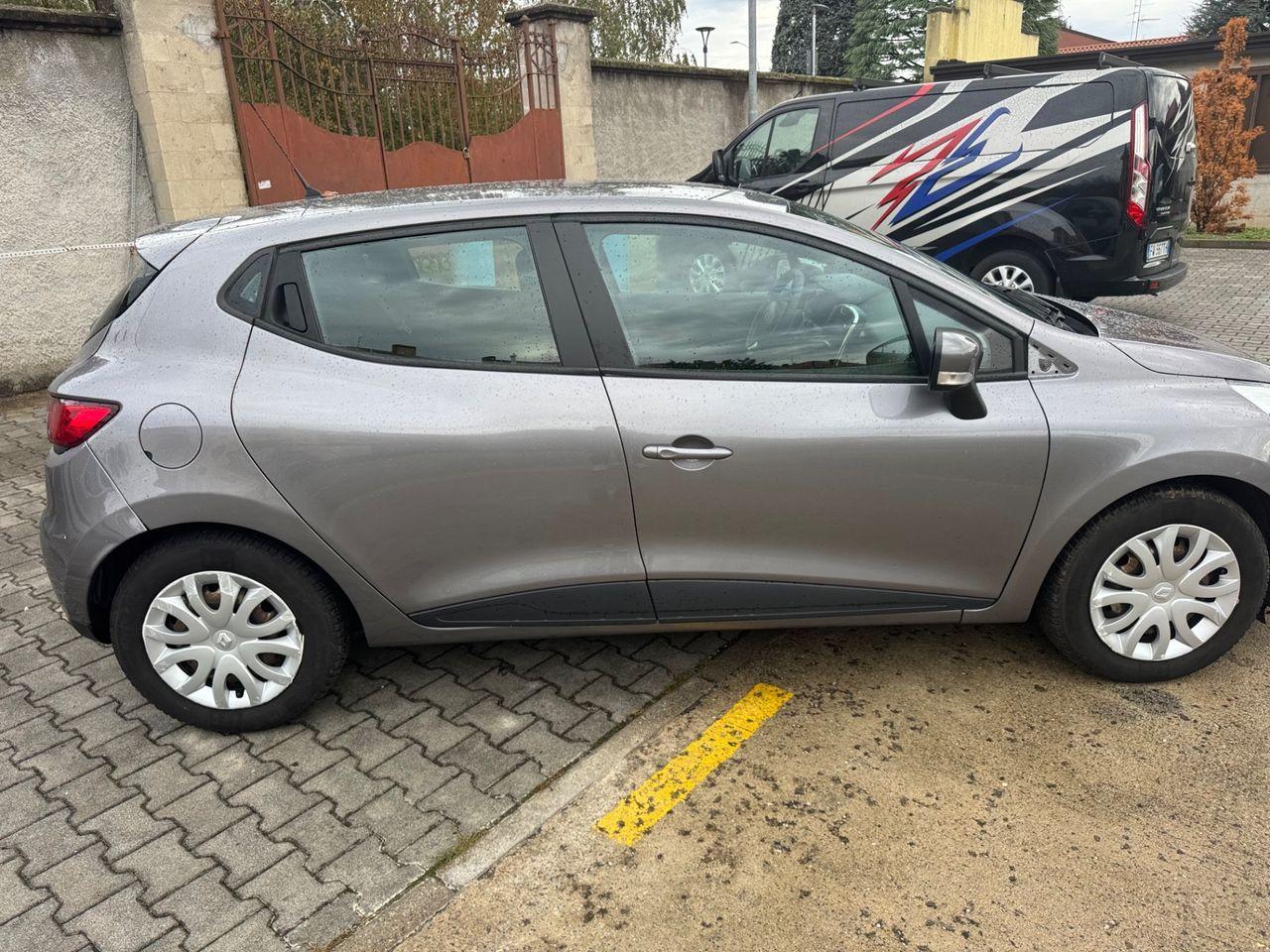 Renault Clio 2014 — вигляд ззаду