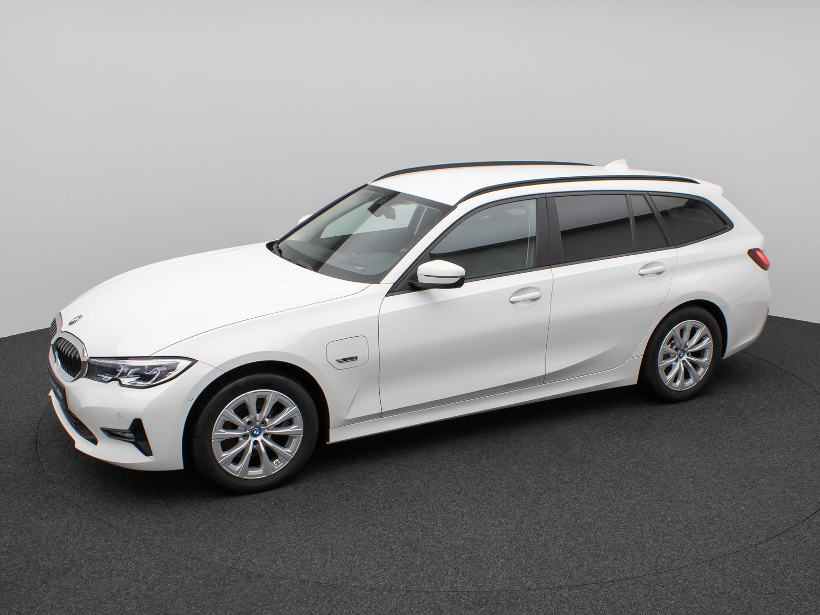 Fahrzeugabbildung BMW 320e  Kamera Laser HUD DAB HiFi Komfort Alarm