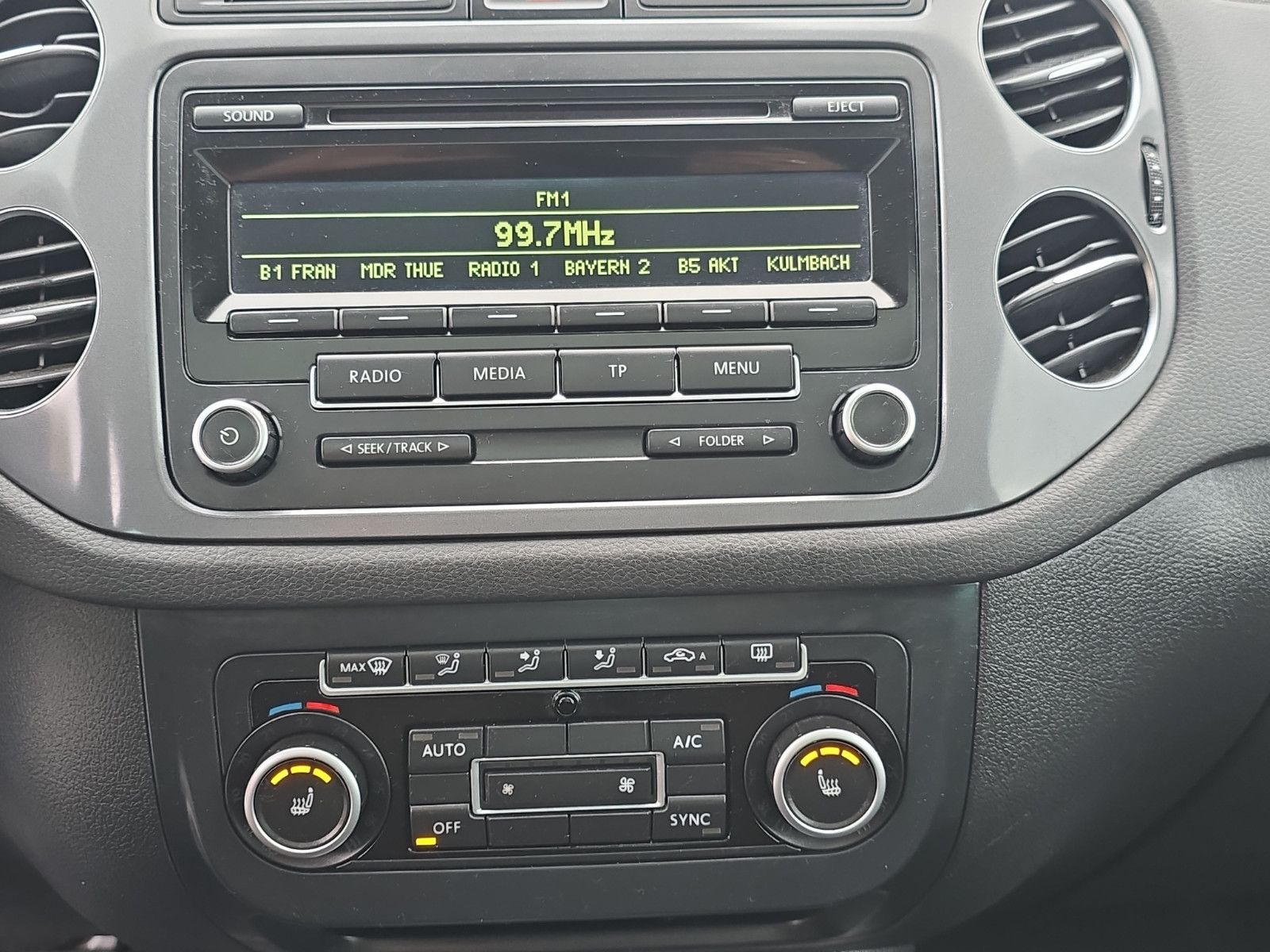 Fahrzeugabbildung Volkswagen Tiguan Sport & Style 4Motion+1.HAND+AUTOMATIK