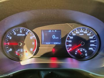 Kia Sportage 2WD AHK-Klima-SHZG-Allwetter-2 Vorbesit