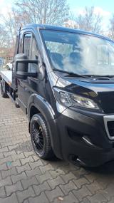 Peugeot Boxer BlueHDi 160/ Luft/EU6/3,5t/AHK/ Jegger-Alu - schwarze Peugeot Boxer