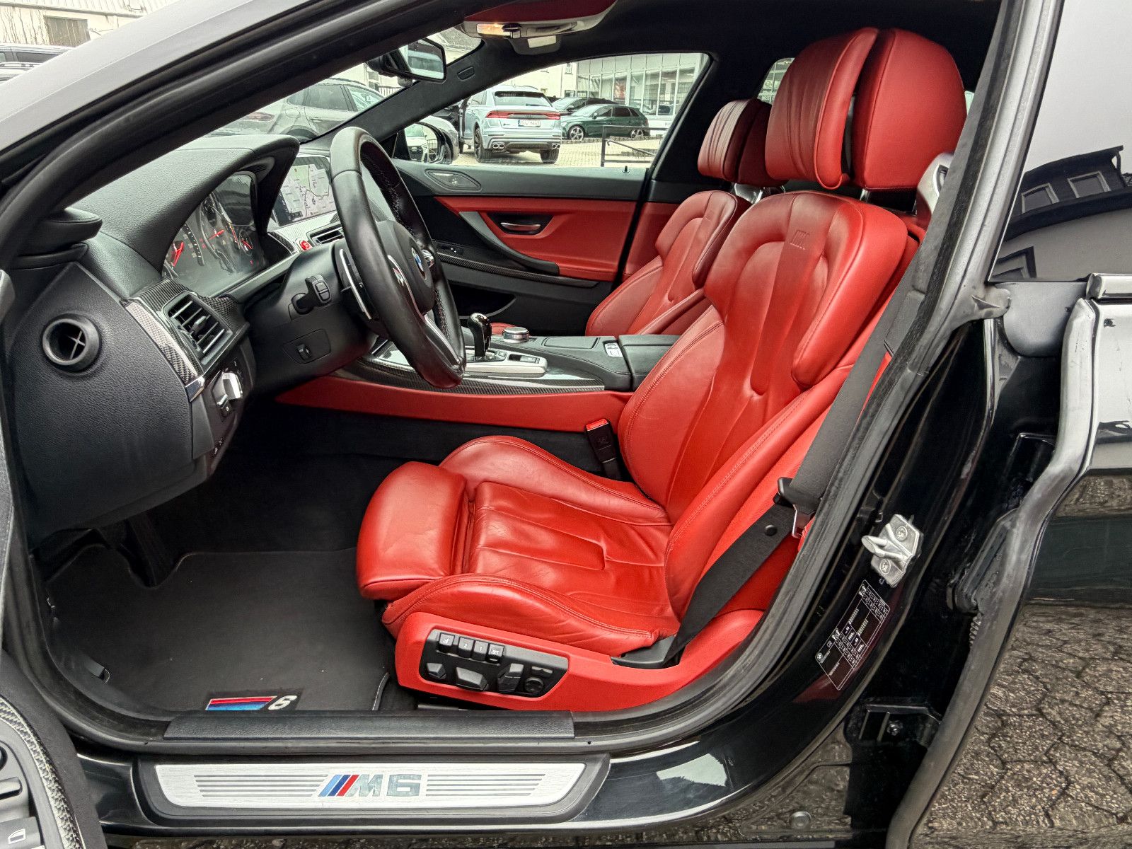 Fahrzeugabbildung BMW M6 Gran Coupe/CARBON/EXCLUSIVE/BLACK&RED/