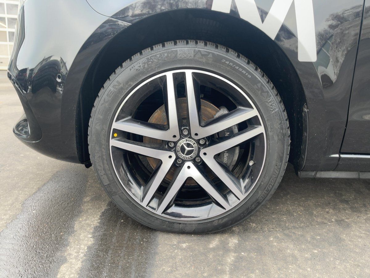 Fahrzeugabbildung Mercedes-Benz V 300 d lang Multibeam/360°/Distr./Burm./19''